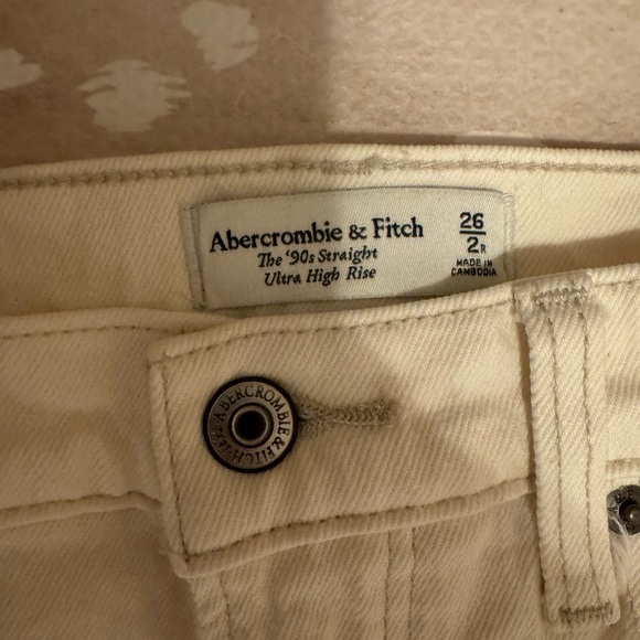Abercrombie & Fitch Women's Cream Ultra High Rise 90s Straight Jeans - Picture 3 of 3